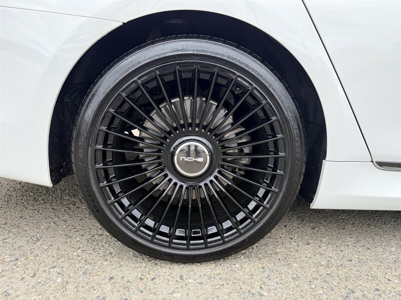 Used 2019 BMW 740i w/ M Sport Package RWD image 33