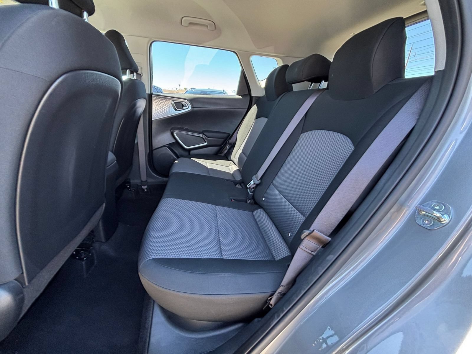 Used 2025 Kia Soul LX w/ LX Technology Package FWD image 23