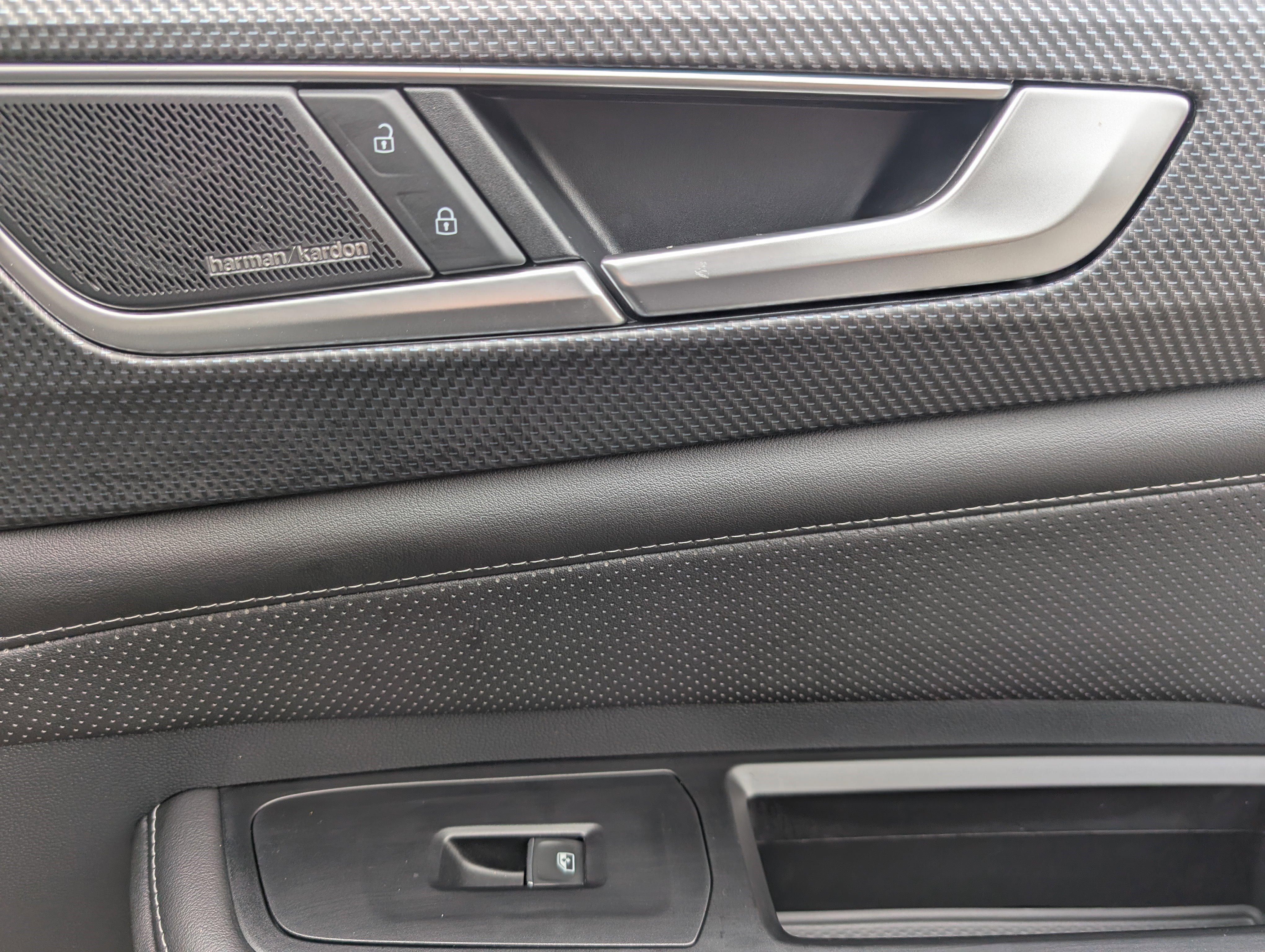 Used 2025 Volkswagen Atlas Cross Sport SEL Premium R-Line image 23