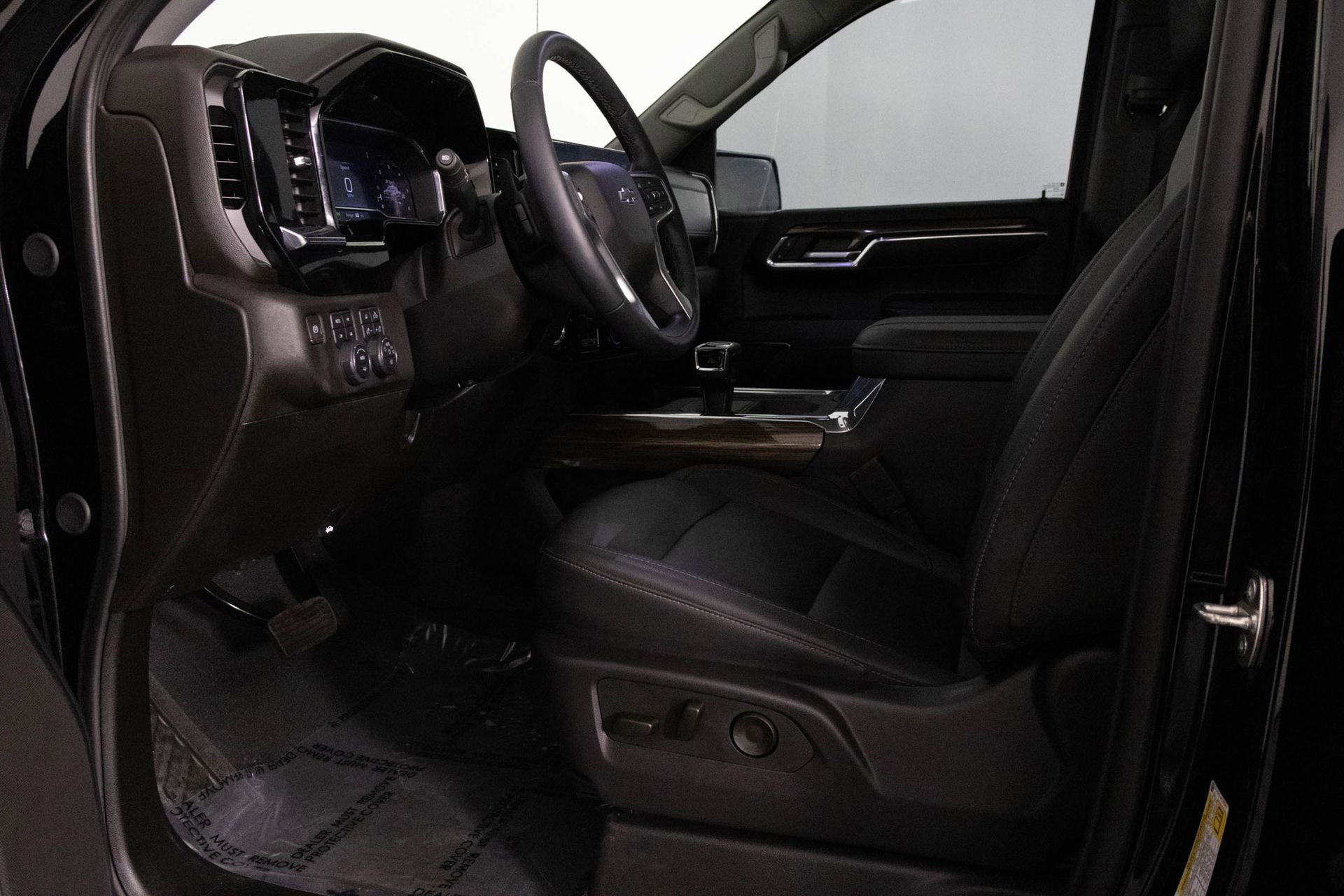 Used 2024 Chevrolet Silverado 1500 RST w/ Redline Edition AWD/4WD image 17
