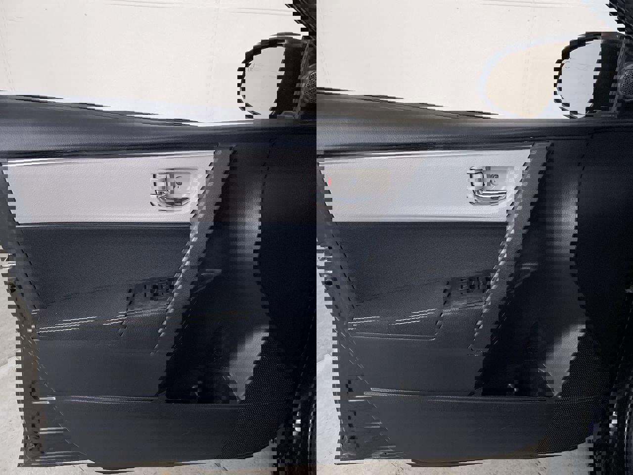 Used 2017 Toyota Corolla XLE image 10