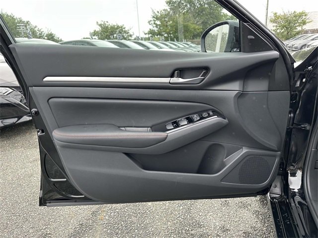 New 2025 Nissan Altima 2.5 SR image 14