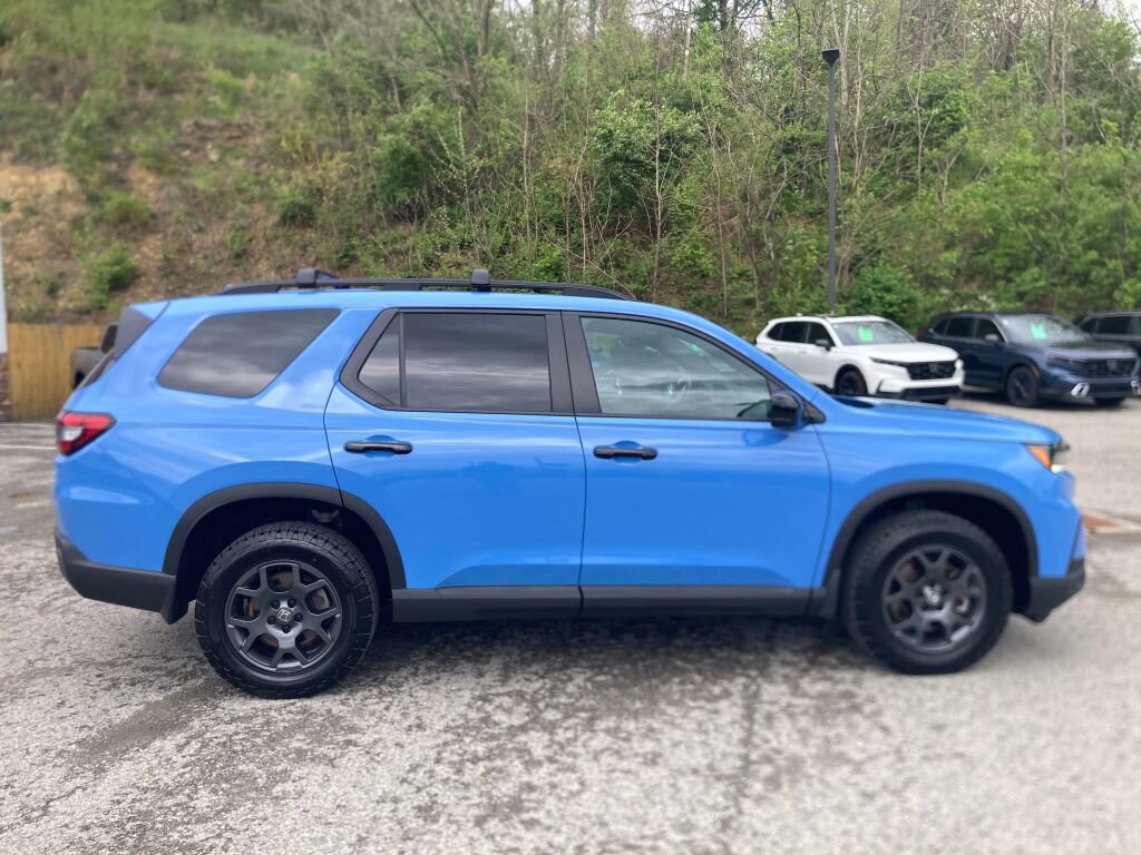 Used 2025 Honda Pilot TrailSport image 8