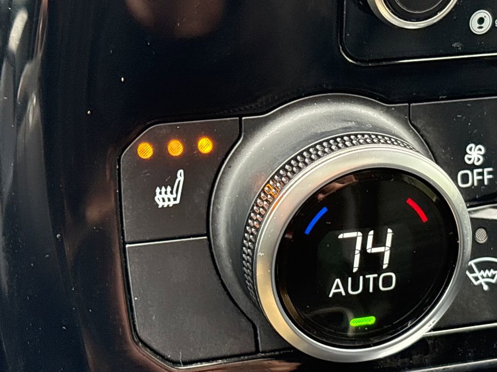 Used 2022 Toyota Highlander XLE AWD/4WD image 18