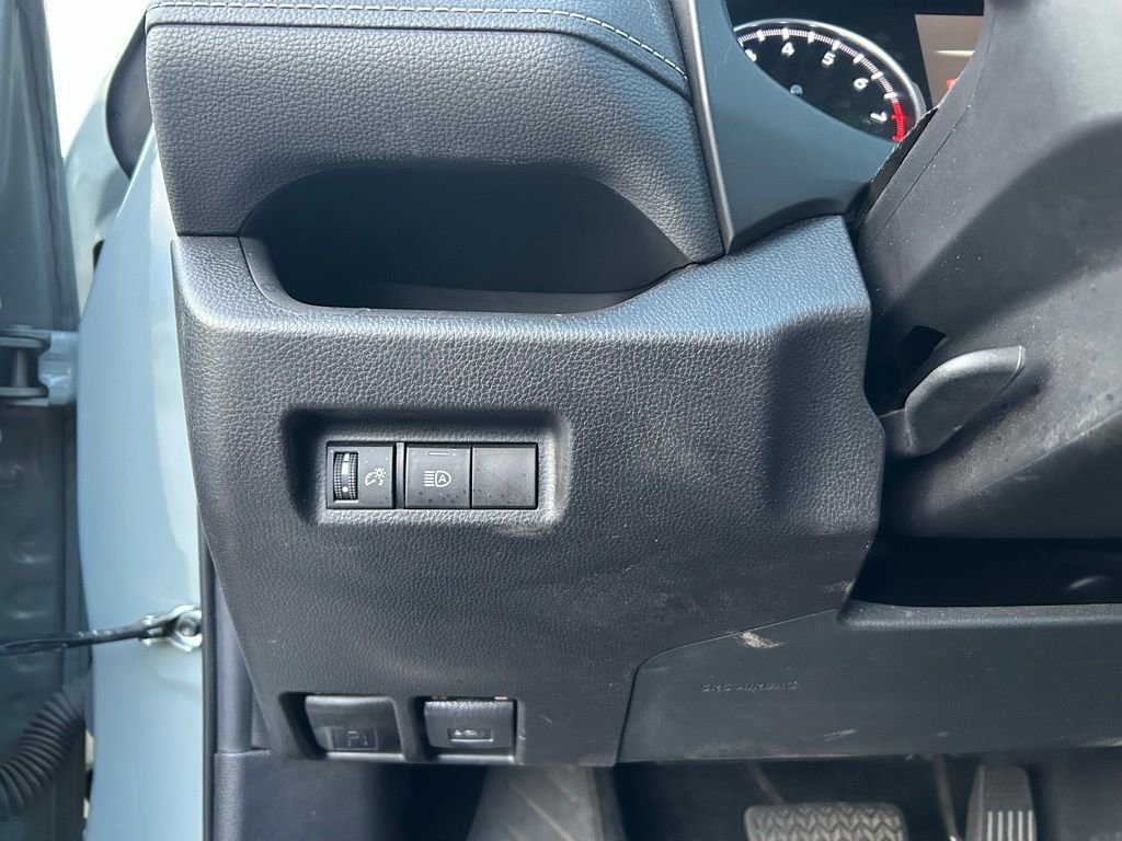 Used 2022 Toyota RAV4 XLE AWD/4WD image 18