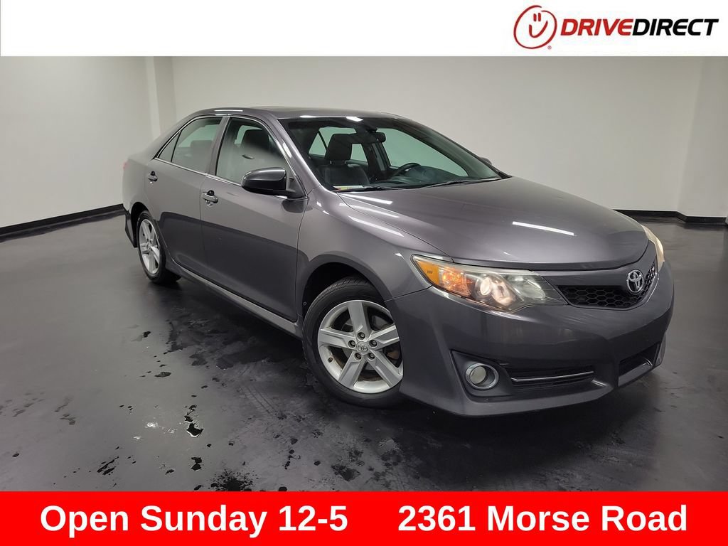 Used 2014 Toyota Camry SE w/ Moonroof Package FWD image 1