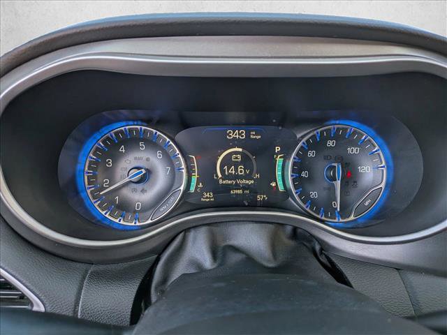 Used 2023 Chrysler Pacifica Touring-L image 10