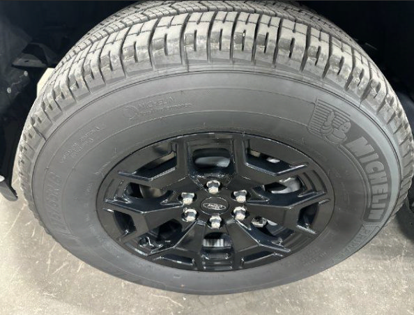 Used 2025 Ford F150 Lightning XLT AWD/4WD image 3