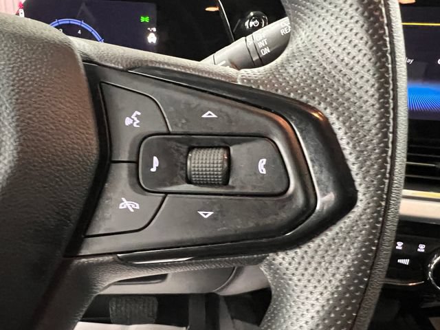 Used 2025 Chevrolet Trax LT FWD image 43