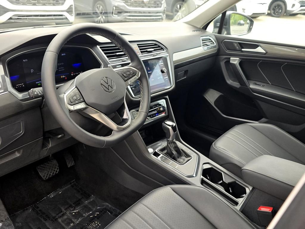 Certified 2023 Volkswagen Tiguan SE FWD image 23