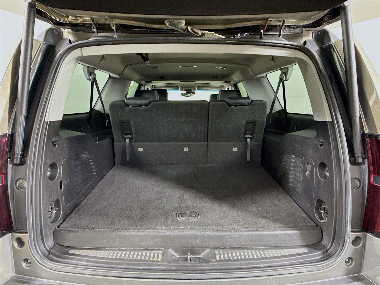 Used 2018 Chevrolet Suburban LT image 20