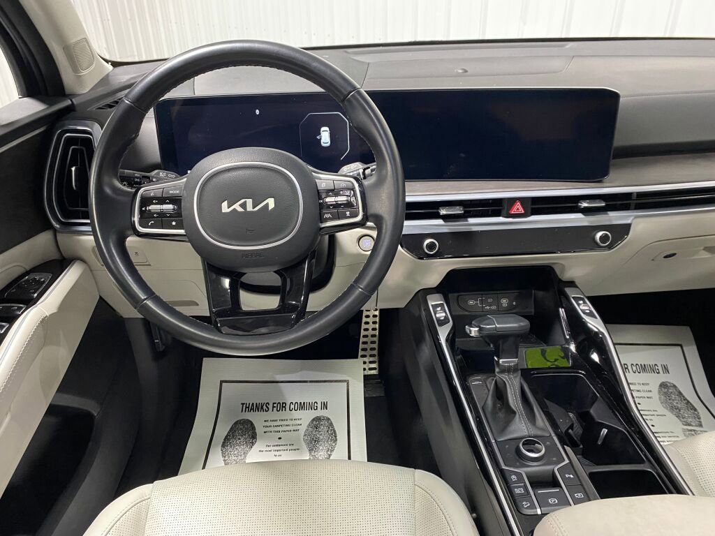 Used 2025 Kia Sorento SX AWD/4WD image 4