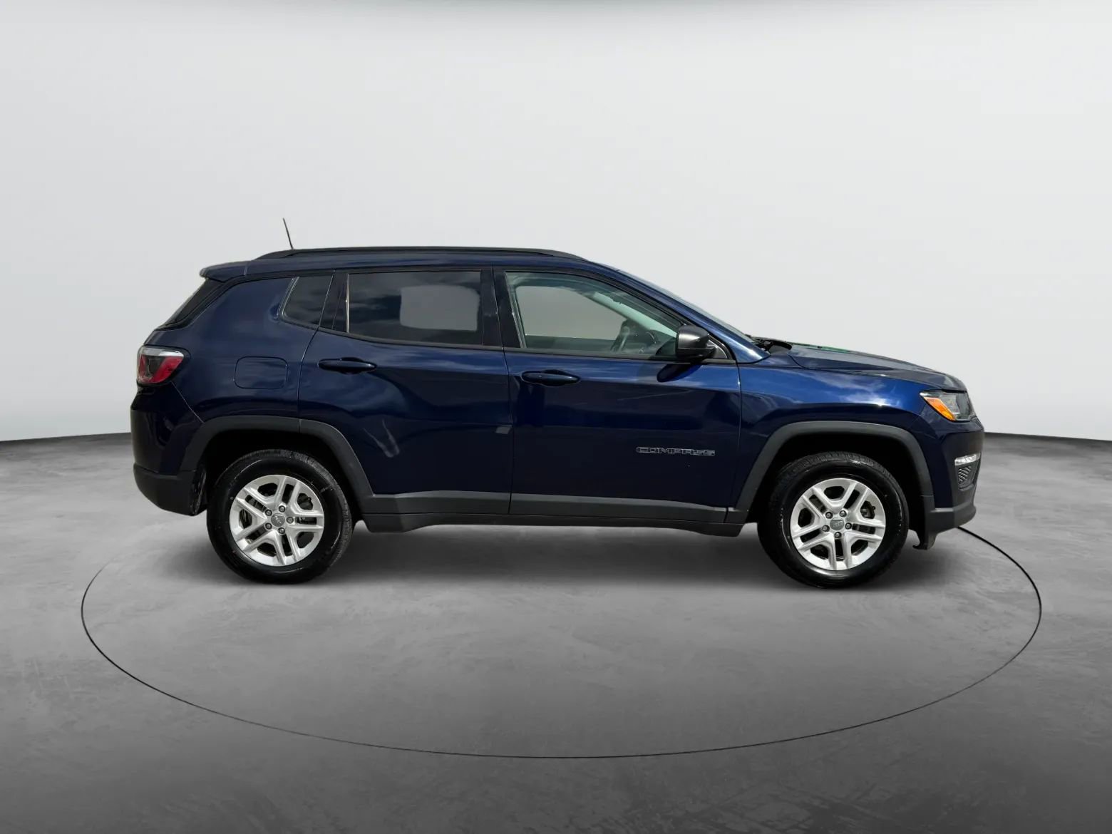 Used 2018 Jeep Compass Sport w/ Tech Group FWD image 4
