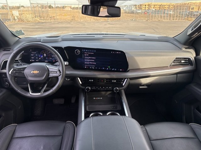 Used 2025 Chevrolet Suburban Premier image 9