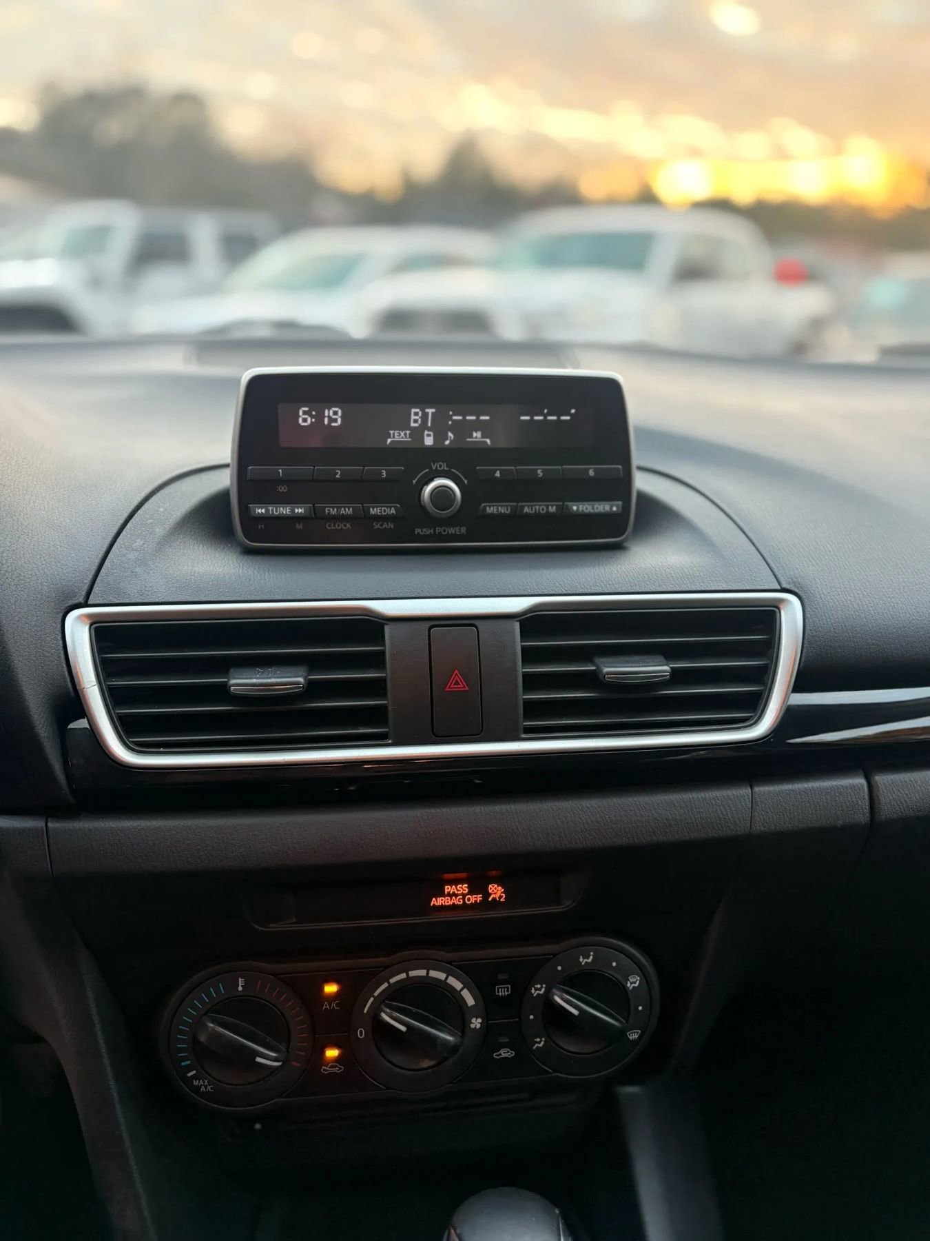 Used 2014 MAZDA MAZDA3 i Sport image 32