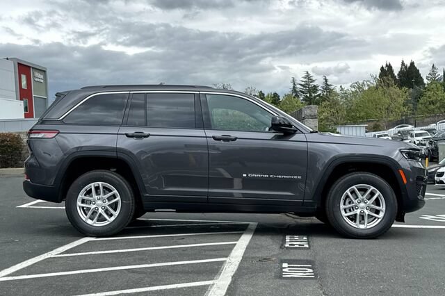 New 2026 Jeep Grand Cherokee Laredo X AWD/4WD image 3