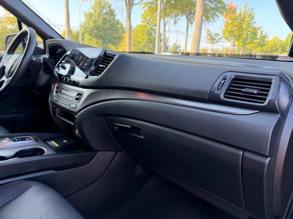 Certified 2025 Honda Passport EX-L image 32