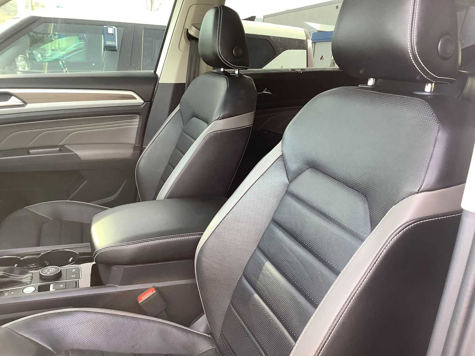 Used 2021 Volkswagen Atlas SEL Premium image 11