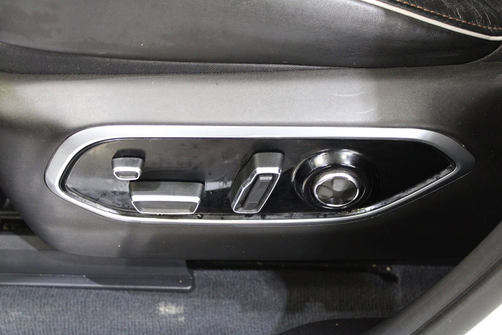 Used 2023 Jeep Grand Cherokee L Summit w/ High Altitude Package image 22