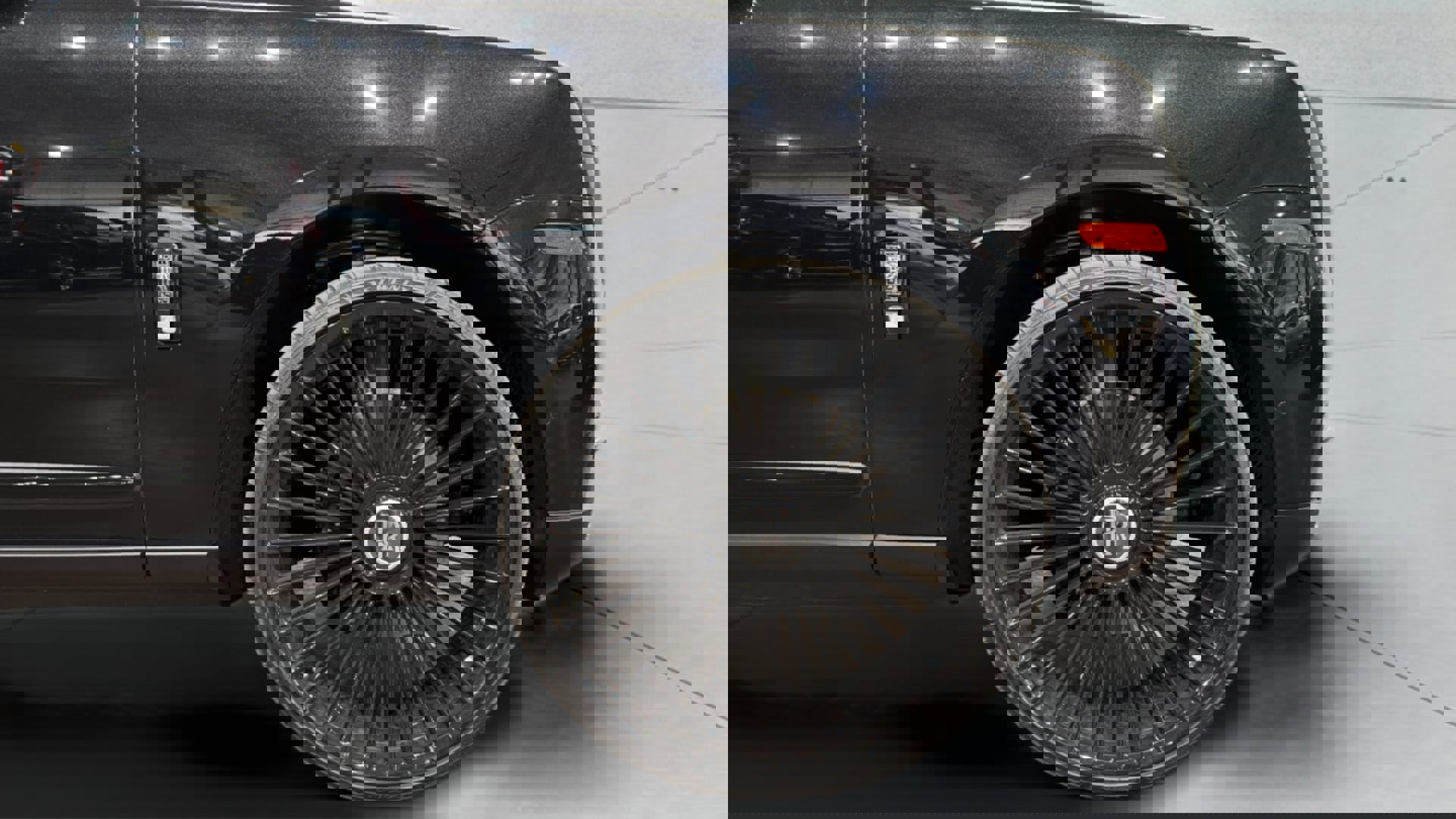 Used 2022 Rolls-Royce Cullinan Black Badge w/ Dark Exterior Package image 42