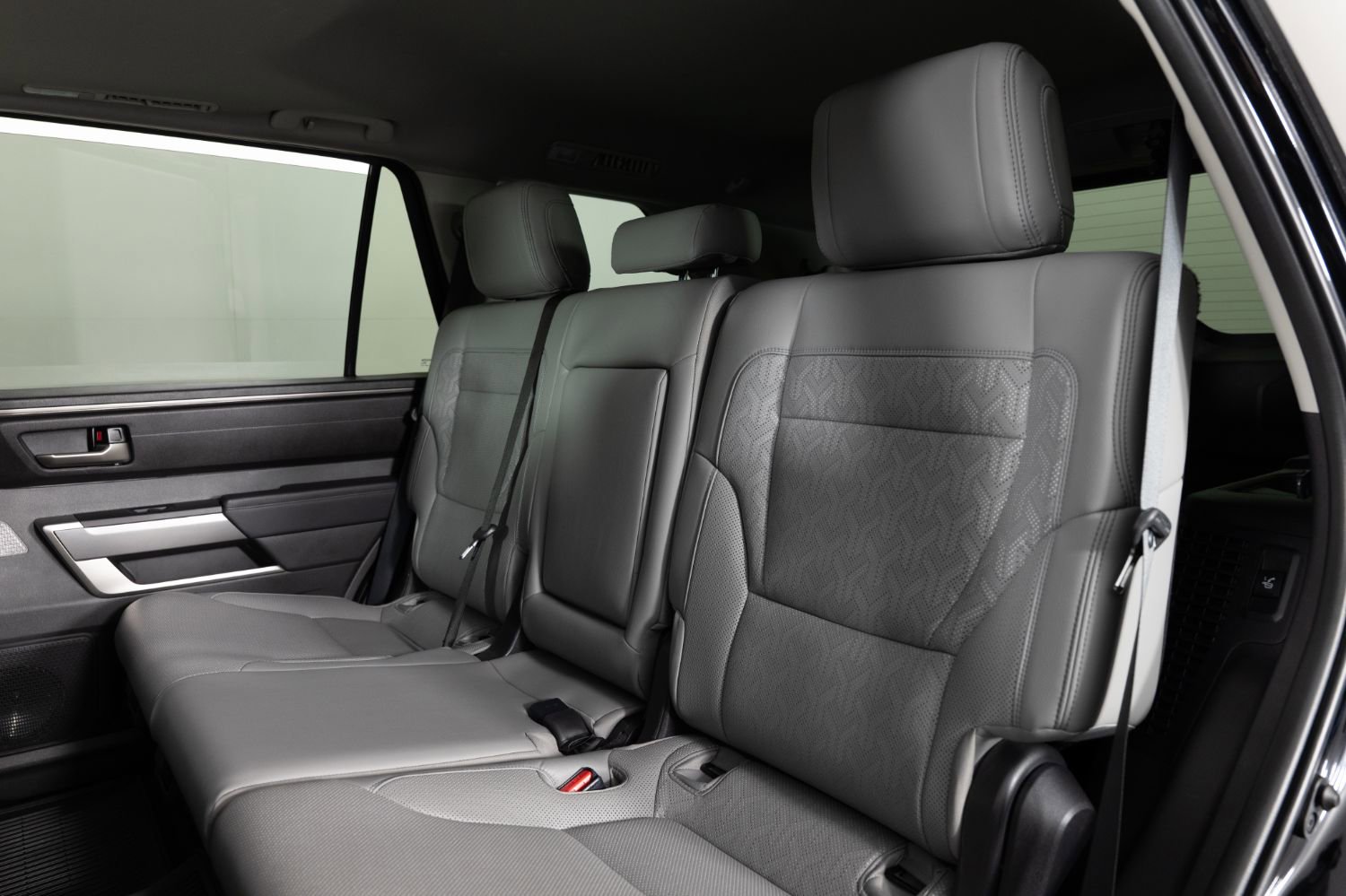 Used 2024 Toyota Sequoia SR5 w/ SR5 Premium Package AWD/4WD image 18