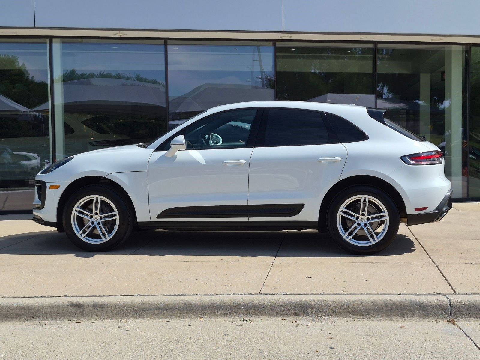 New 2025 Porsche Macan AWD/4WD image 2