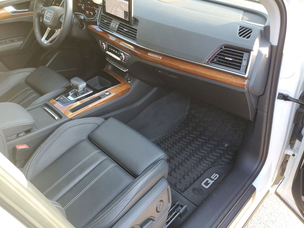 Used 2021 Audi Q5 Prestige w/ Prestige Package image 16