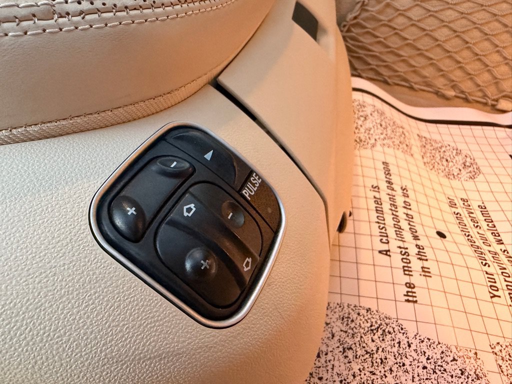 Used 2011 Mercedes-Benz SL 550 image 19