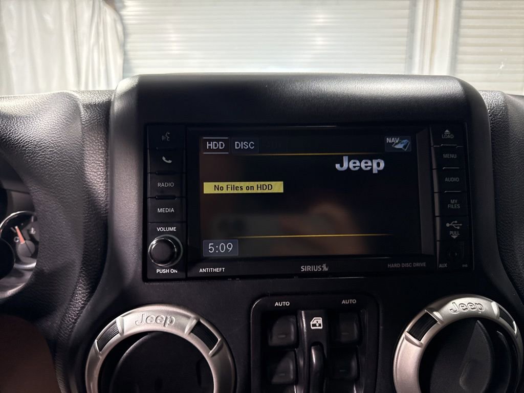 Used 2017 Jeep Wrangler Unlimited Sahara w/ Connectivity Group image 31