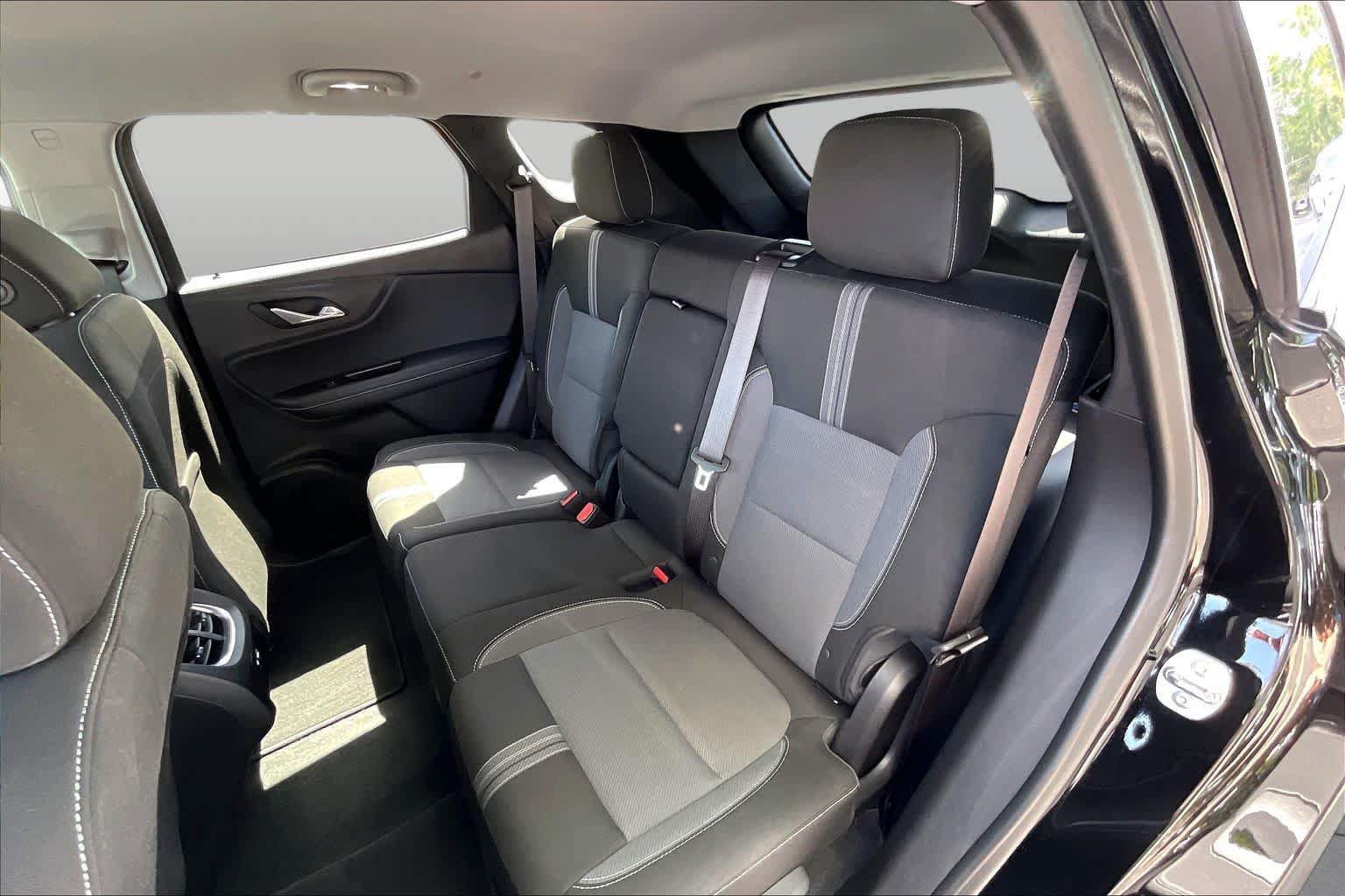 Used 2024 Chevrolet Blazer LT FWD image 25