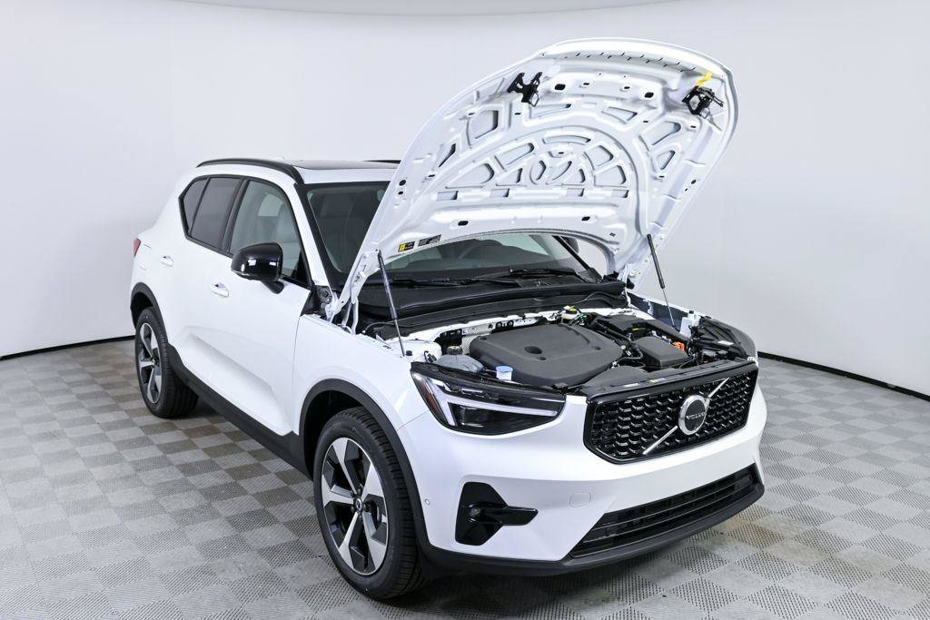 New 2026 Volvo XC40 B5 Plus w/ Protection Package Premier AWD/4WD image 32