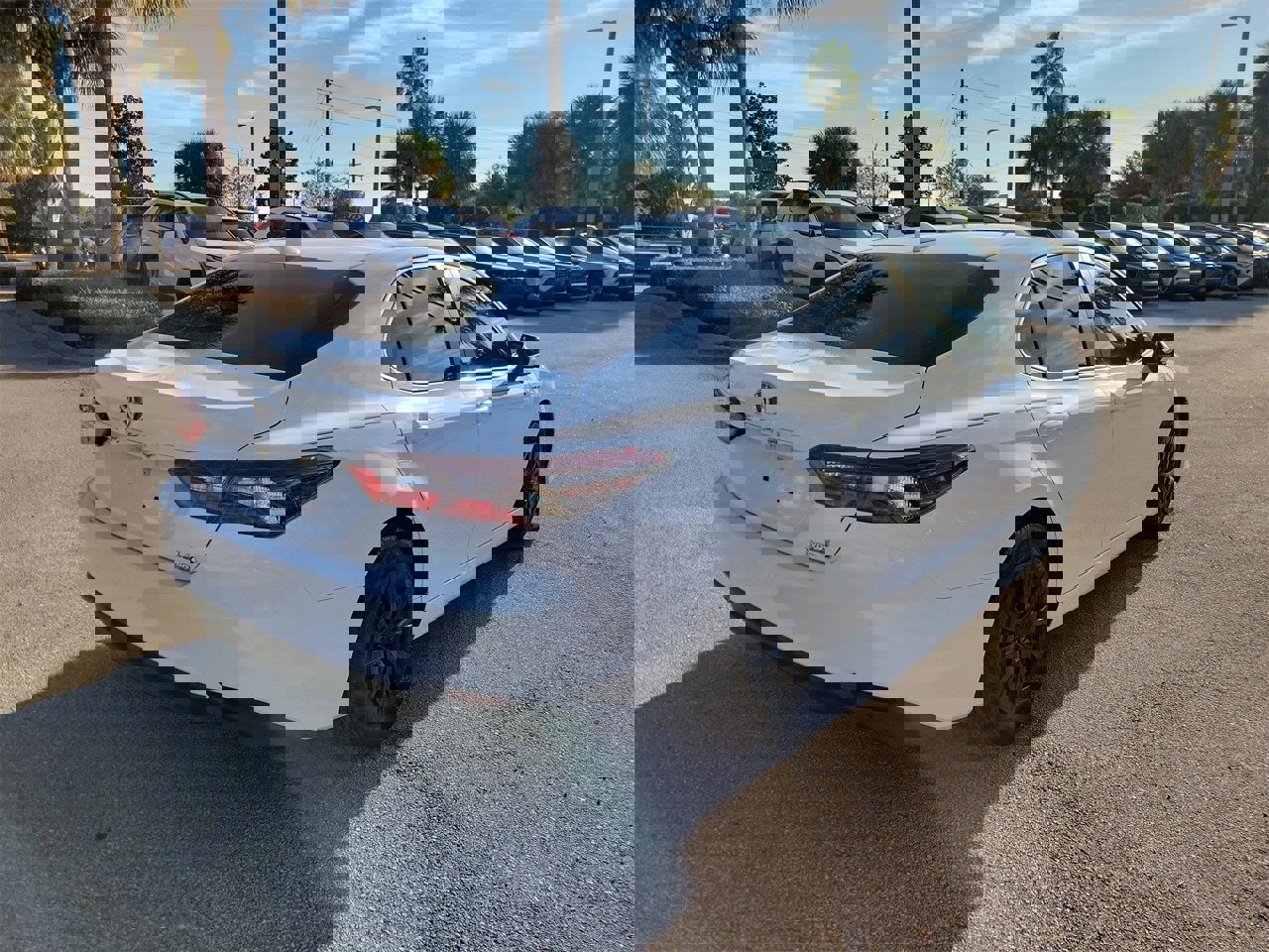 Used 2021 Toyota Camry LE image 3