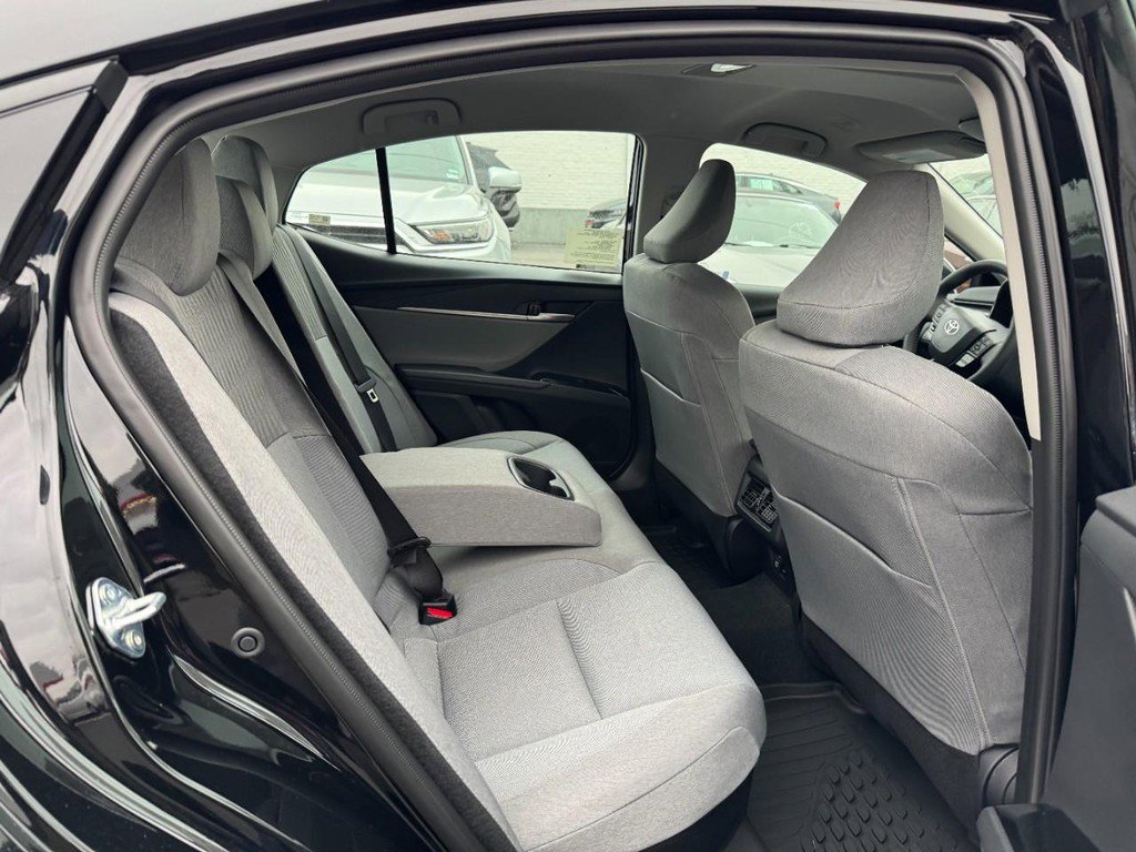 New 2026 Toyota Camry Hybrid FWD image 5