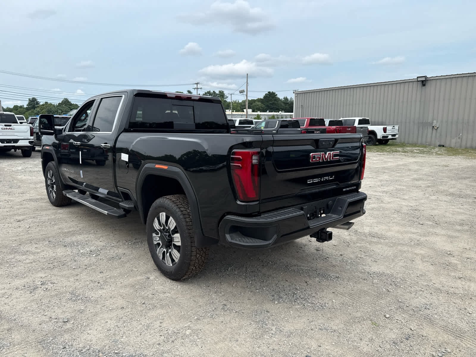 New 2026 GMC Sierra 2500 Denali w/ Denali Reserve Package AWD/4WD image 4