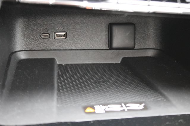 Used 2025 Chevrolet Traverse RS AWD/4WD image 9