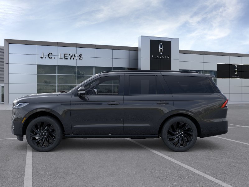 New 2026 Lincoln Navigator Reserve w/ Jet Appearance Package AWD/4WD image 4