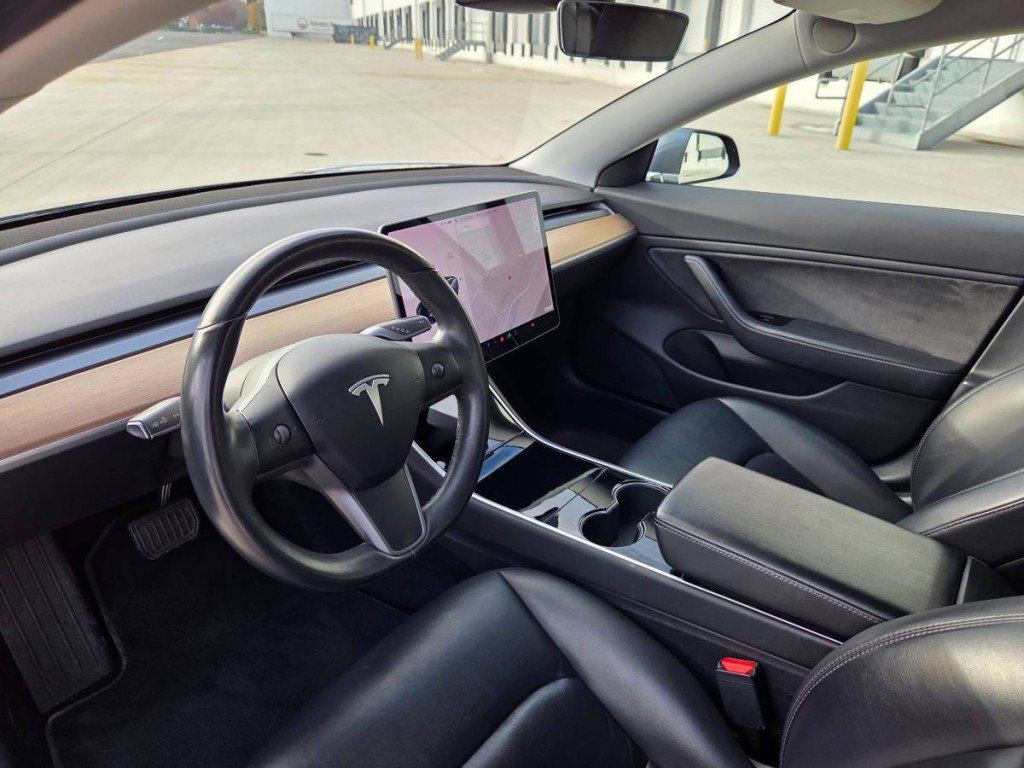 Used 2018 Tesla Model 3 Long Range image 11