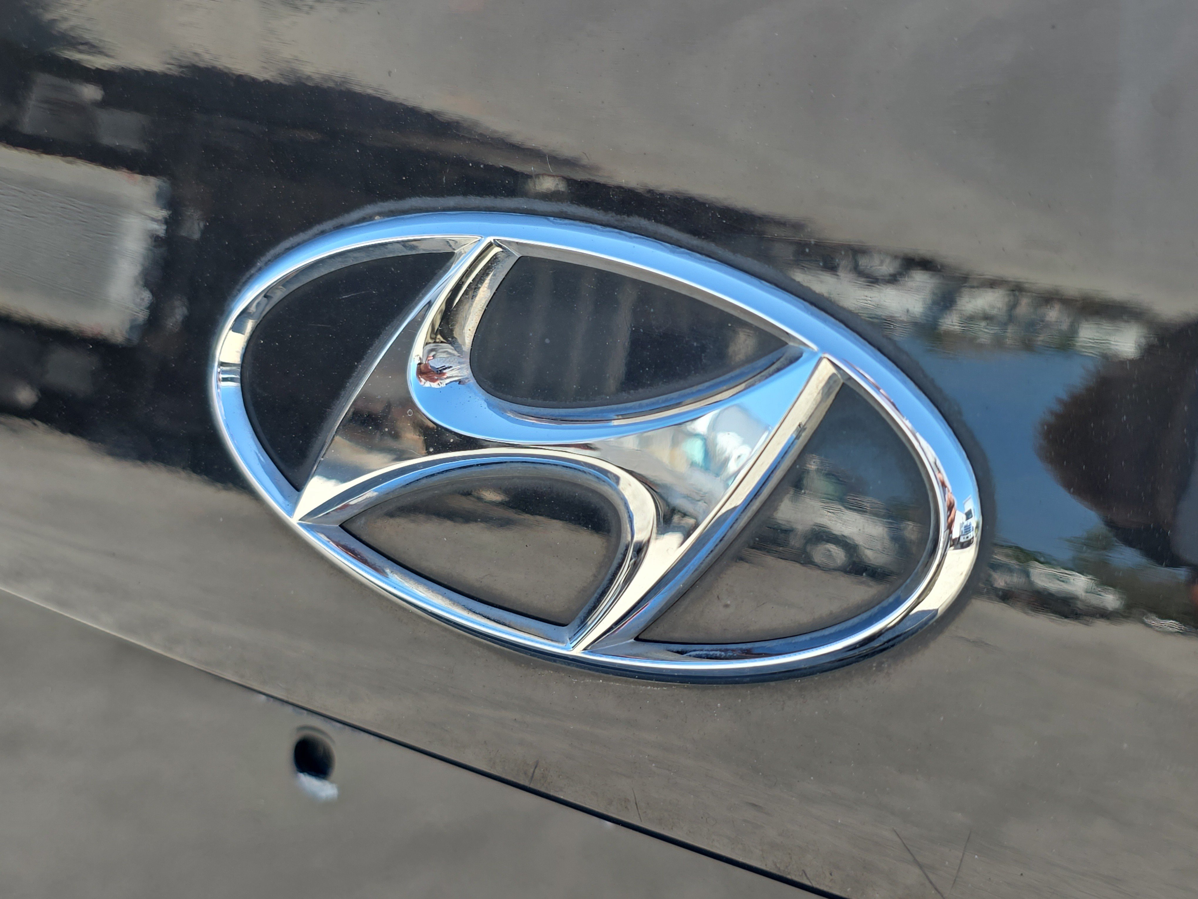 Used 2016 Hyundai Genesis 3.8 RWD image 9