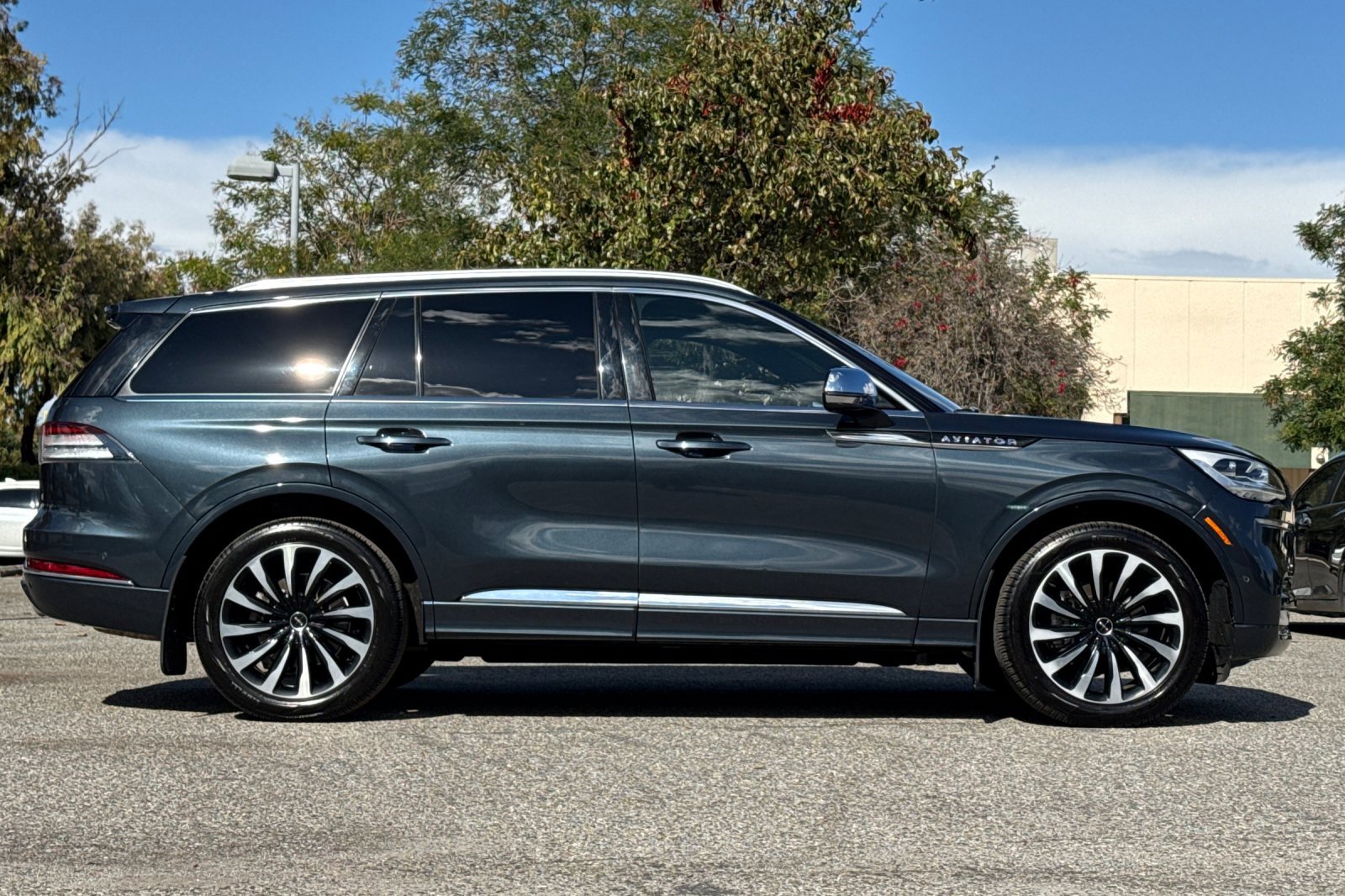 Used 2020 Lincoln Aviator Black Label Grand Touring w/ Class IV Trailer Tow Package image 3