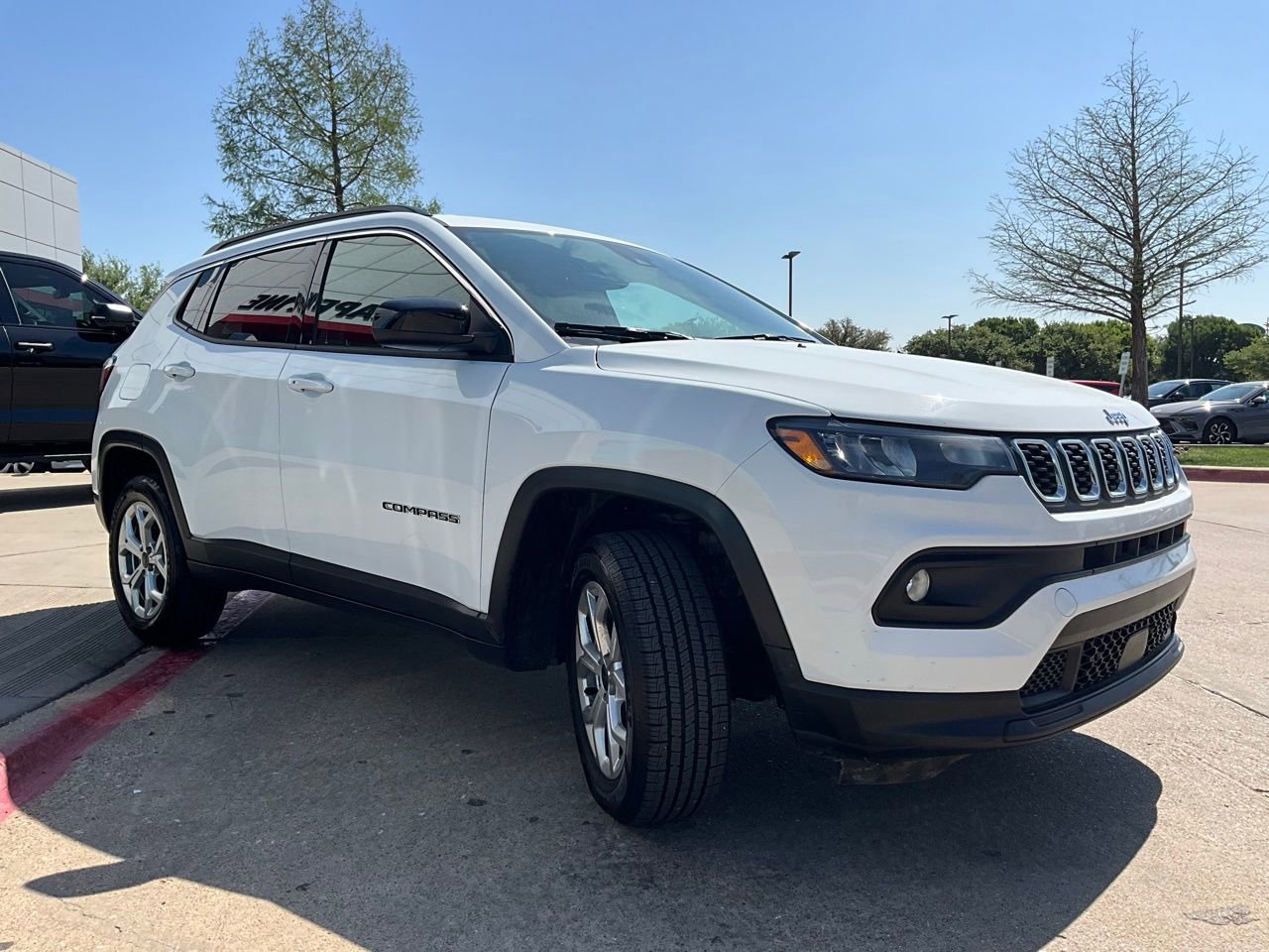 Used 2025 Jeep Compass Latitude image 4