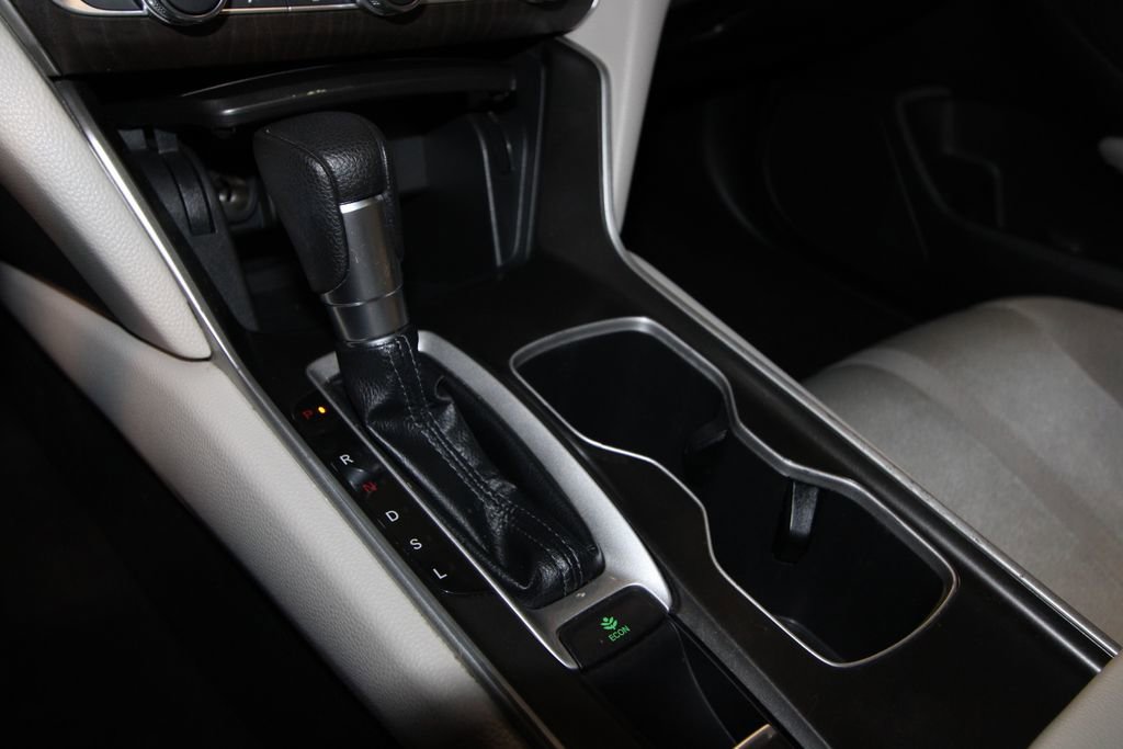Used 2018 Honda Accord EX image 17