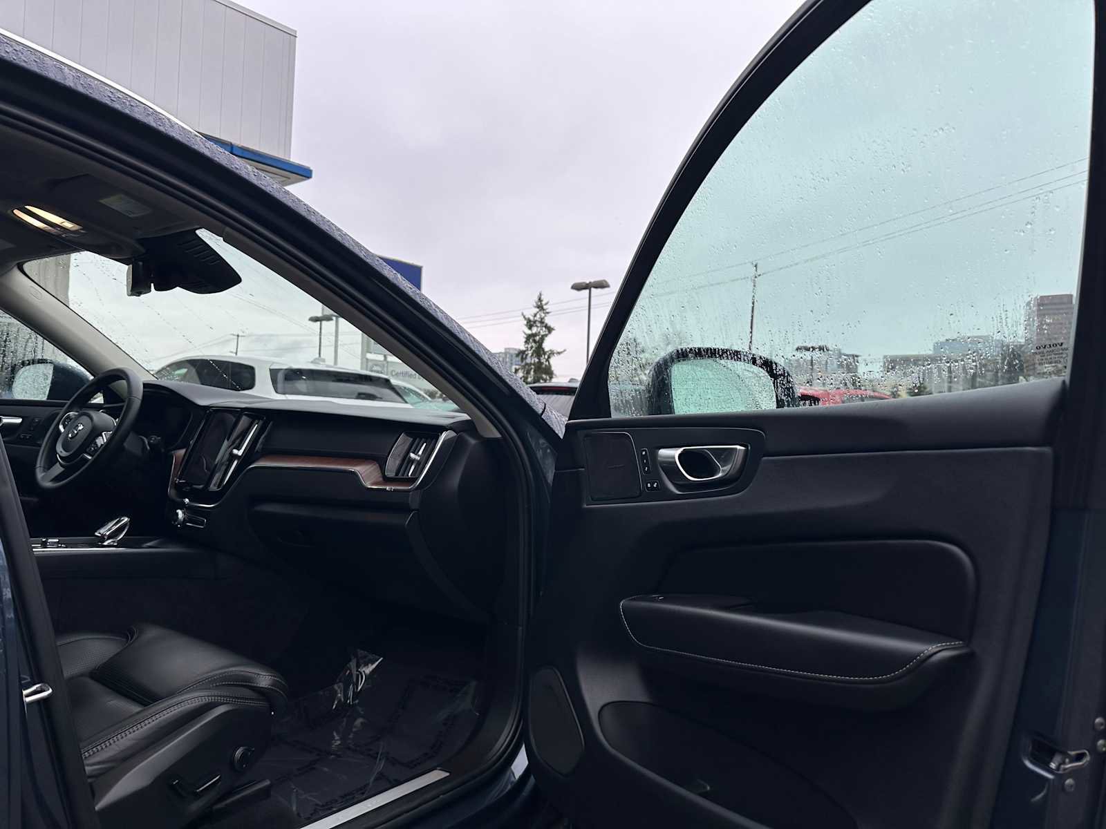 Certified 2023 Volvo XC60 T8 Ultimate image 11