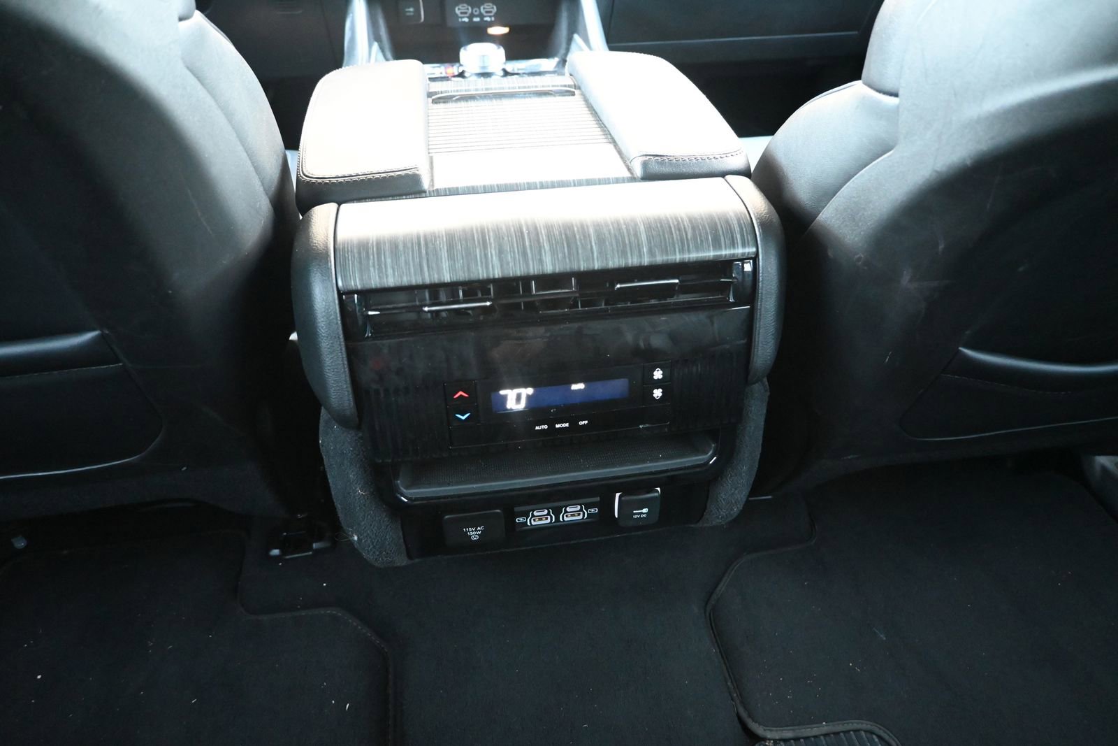 Used 2024 Jeep Wagoneer Series II w/ Flexible Seating Group RWD image 31