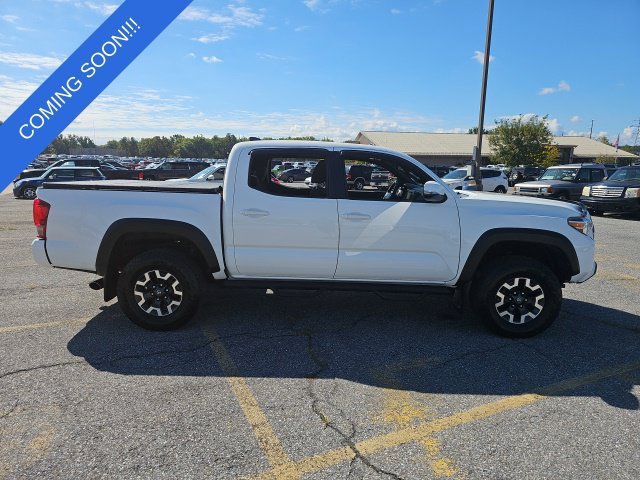 Used 2017 Toyota Tacoma TRD Off-Road w/ Premium & Technology Package AWD/4WD image 2