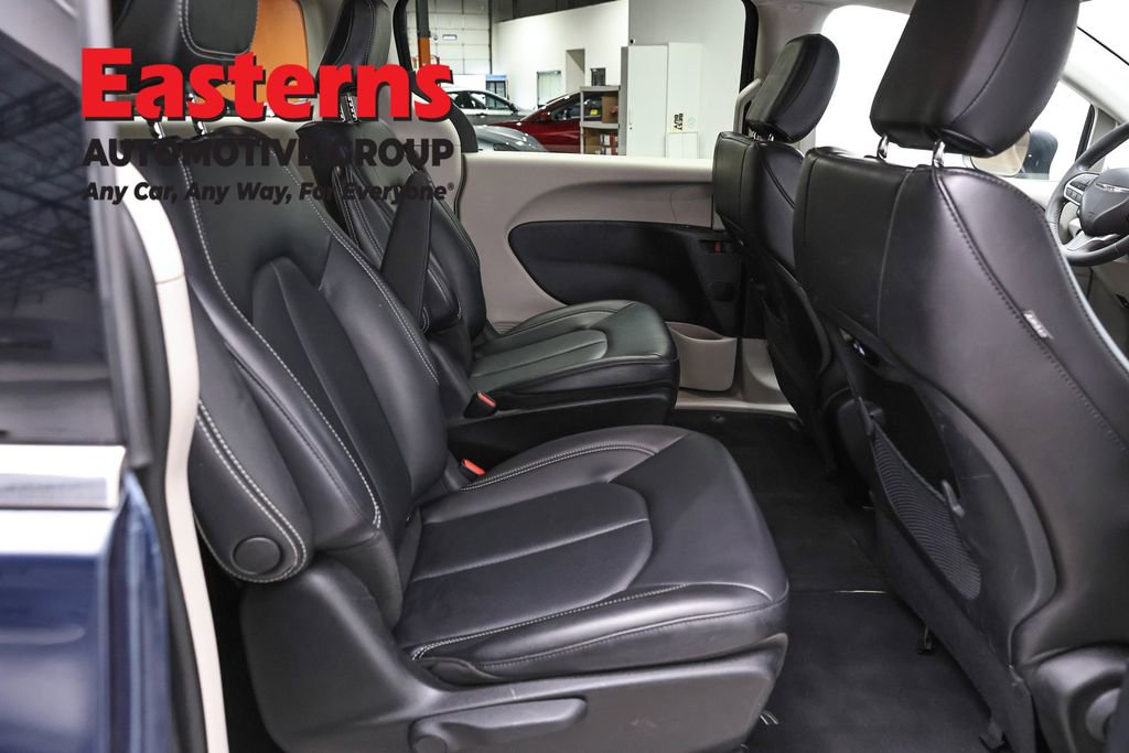 Used 2023 Chrysler Pacifica Touring-L FWD image 24