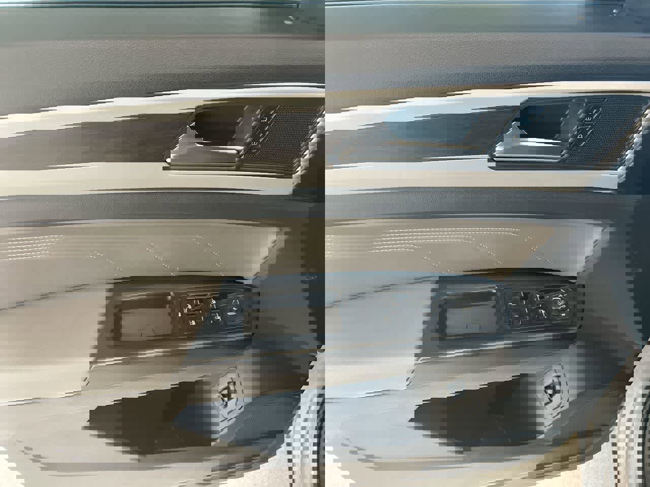 Used 2021 Volkswagen Atlas SE image 13