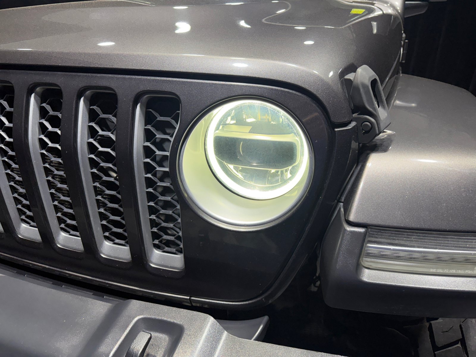 Used 2020 Jeep Gladiator Overland AWD/4WD image 9