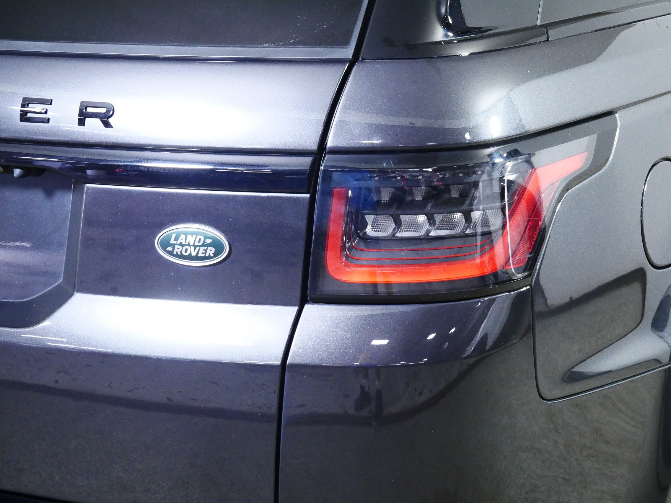 Used 2019 Land Rover Range Rover Sport HST AWD/4WD image 17