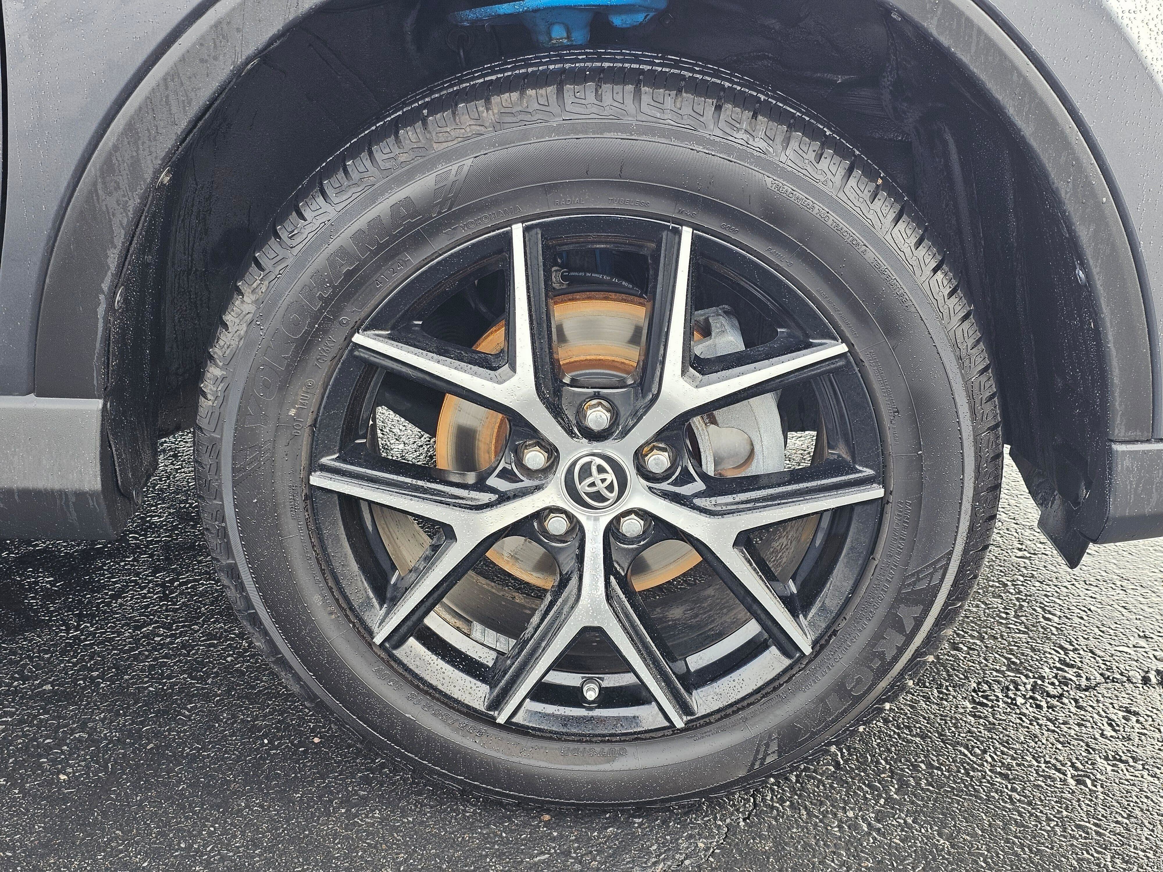 Used 2017 Toyota RAV4 SE w/ Power Extra Value Package AWD/4WD image 9