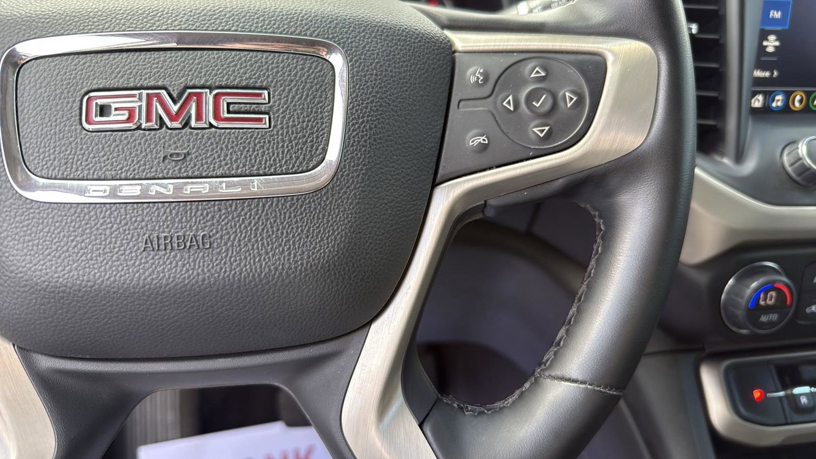 Used 2023 GMC Acadia Denali image 16